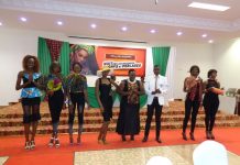 Art burkinabè : Les pagnes et les perles pour magnifier la beauté féminine et masculine