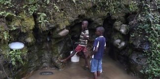 Crise au Cameroun anglophone: apeurés, les habitants fuient les violences