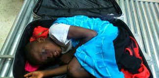 Migrations: petite amende pour le père de « l’enfant de la valise »