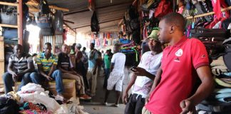 Droits de douane: Donald Trump suspend les importations de vêtements rwandais