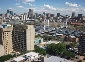 Afrique du Sud : le patron du fisc suspendu