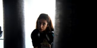 Une boxeuse saoudienne brise les tabous autour du sport féminin