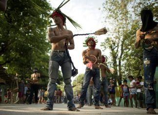 Les sanglants crucifiements du Vendredi Saint aux Philippines