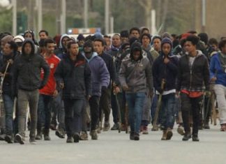 Exilés, migrants, réfugiés : à Calais, la soupe de Macron a du mal à passer