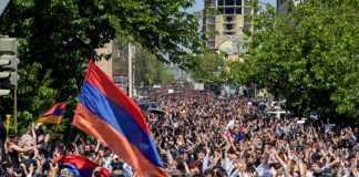 Arménie: le peuple triomphe après la démission du Premier ministre contesté
