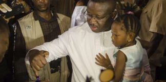 Sierra Leone : le nouveau président veut remettre l’administration à l’heure