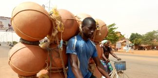 Vente des jarres à Ouagadougou : « je gagne entre 5000 et 10 000F par jour », Michel Sawadogo