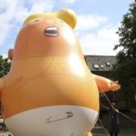 Trump au Royaume-Uni: une visite en catimini, face aux manifestations