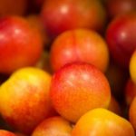 A la Bastille, les prunes se font solidaires des producteurs