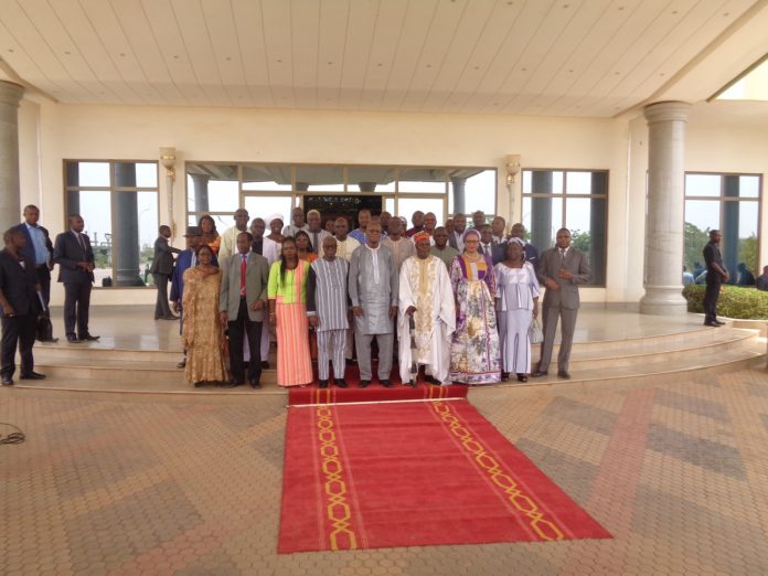 le-HCRUN-et-les-membres-du-gouvernement