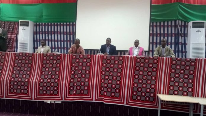 le-presidium-lors-de-la-confernce-de-presse