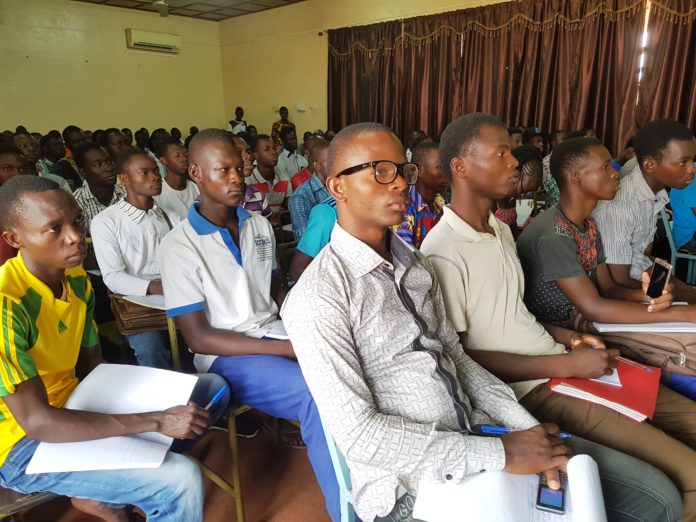 Entreprenariat-les-etudiants-à-l'écoles-de-l'auto-emplois