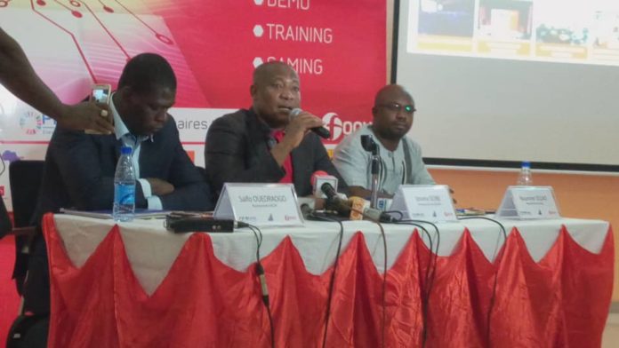 LE -PRESIDUIM-LORS-DE-LA-CONFERENCE-DE-PRESSE