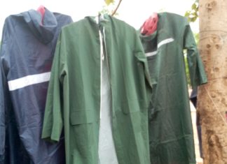 Entreprenariat: zoom sur le commerce des imperméables en hivernage LA-VENTE-DES-IMPERMEABLES-UN-COMMERCE-FLORISSANT