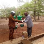 Covid-19 : Le CDP-Poni offre du matériel de protection à la RTB2-Gaoua Covid-19 -Le -CDP-Poni- de- matériels –de- protection- à- la- direction- de- la- RTB2-Gaoua.