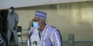 Qui cherche le bonnet du Maire de Ouaga? Manifestation- de- conseillers- municipaux – le- maire -Béouindé -est –dans- un- sale -drap