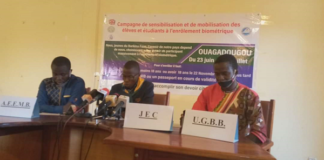 Enrôlement biométrique : des associations de jeunesse confessionnelles appellent leurs camarades à s’impliquer DES-JEUNES-INVITENT-LEURS-CAMARADES-A-SENROLER