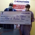 Lutte contre la Covid 19: l’UEMOA et L’ONATEL donnent chacun un chèque de 10.000.000 au ministère de la santé L-UEMOA-L-ONATEL