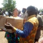 Carrière de Pissy : les travailleurs reçoivent 200 paires de lunettes de protection UN-CARTON-DE-LUNETTE