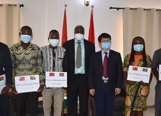 Communiqué de presse : la République populaire de Chine offre vingt bourses à des étudiants de l’UNZ La-République-populaire-de -Chine –offre- vingt- bourses -à -des -étudiants -de –l-UNZ