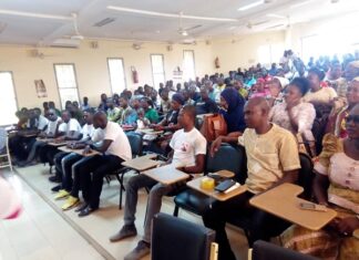 Présidentielle au Burkina : OPA-BF rencontre ses militants à Gaoua AMBROISE-FARAMA-FACE-AUX-MILITANTS