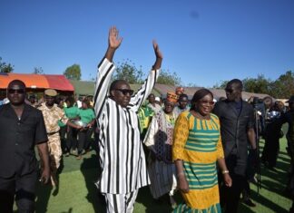 L’UPC dans le Centre-Ouest : ‘’Ils ont laissé le pays « laisse guidon », mais je le redresserai’’ promet Zéphirin Diabré L-UPC- dans- le -Centre-Ouest : ‘’Ils- ont- laissé- le –pays- « laisse- guidon -», -mais- je- le- redresserai-’’ promet –Zéphirin- Diabré