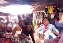 Elections couplées du 22 novembre : Yeli Monique Kam échange avec les commerçants de Gaoua Election -couplée –du- 22 –novembre-Yeli- Monique- Kam- échange- avec- les- commerçants- de -Gaoua