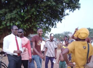 Election présidentielle 2020 : Le Pr Abdoulaye Soma à la rencontre de l’électorat du Bazèga Burkina-vote-abdoulaye-soma-kombissiri