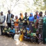 Promotion de l’excellence à Guiba: l’association ISAEDD offre des lampes solaires à des élèves L-association-ISAEDD- offre- des- lampes- solaires- à -des -élèves