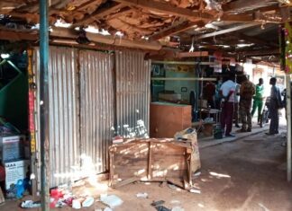 Grand marché de Nouna : plus de 100 portables emportés et d’énormes dégâts ! PLUS-DE-100-PORTABLES-EMPORTES-AU-MARCHE-DE-NOUNA