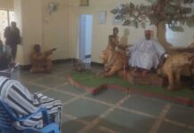 Marche vers la réconciliation nationale : Zéphirin Diabré est allé demander les bénédictions du Mogho Naaba ZEPHIRIN-CHEZ-LE-MOGHO-NAABA