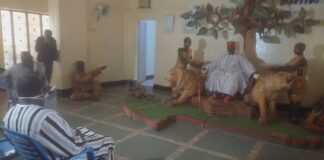 Marche vers la réconciliation nationale : Zéphirin Diabré est allé demander les bénédictions du Mogho Naaba ZEPHIRIN-CHEZ-LE-MOGHO-NAABA