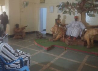 Marche vers la réconciliation nationale : Zéphirin Diabré est allé demander les bénédictions du Mogho Naaba ZEPHIRIN-CHEZ-LE-MOGHO-NAABA