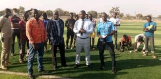 Sud-ouest : le gouverneur encourage le staff de Bafuji FC Sud-ouest-le -gouverneur –visite- le- bafuji -FC -sur -le –terrain- d-entrainement