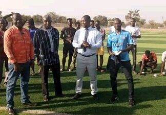 Sud-ouest : le gouverneur encourage le staff de Bafuji FC Sud-ouest-le -gouverneur –visite- le- bafuji -FC -sur -le –terrain- d-entrainement