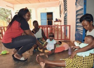 Pouponnière Mgr Anthyme Bayala de Réo : Michel Bayala a été sensible aux « cris » des bébés REMISE-DE-DON