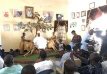 Gestion des questions foncières : Bénéwendé Sankara demande des conseils au mogho naaba Gestion –des- questions- foncières- Bénéwendé -Sankara -demande –des- conseils- au- mogho- naaba