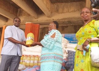 Solidarité : le comité « Célébrons le 08 mars Autrement » offre des tonnes de vivres aux déplacés internes de Fada N’gourma REMISE-DE-DON