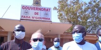 Développement local : à Fada, le diplomate Luc HALLADE touche du doigt les réalisations de la France LUC-HALLADE-A-FADA