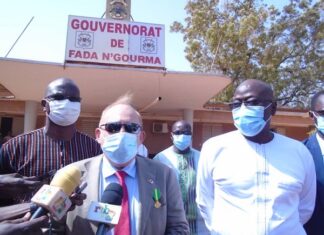 Développement local : à Fada, le diplomate Luc HALLADE touche du doigt les réalisations de la France LUC-HALLADE-A-FADA