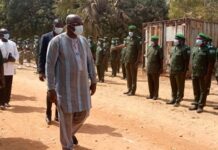 Environnement : le ministre Siméon Sawadogo en visite chez les agents des eaux et forêts ministre-Siméon-Sawadogo-en-visite-chez-les-agents-des-eaux-et-forêts