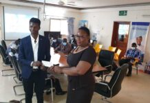 Remise des prix du Hackathon organisé par Diakonia : classé 1er , le groupe SYNAPSE empoche la somme de 2 000 000 FCFA    diakonia-presimetre-hackathon