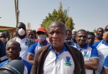 SOFITEX/KOUDOUGOU: les travailleurs sont en grève de 48h LES-MANIFESTANTS