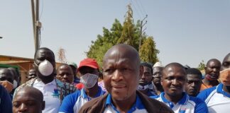 SOFITEX/KOUDOUGOU: les travailleurs sont en grève de 48h LES-MANIFESTANTS