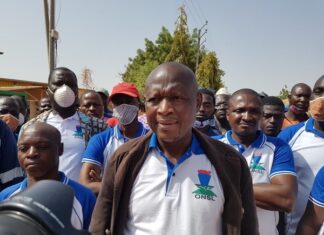 SOFITEX/KOUDOUGOU: les travailleurs sont en grève de 48h LES-MANIFESTANTS