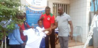 Football : le LTA offre un équipement sportif au club ESA REMISE-DE-MATERIEL-AU-CLUB-ESA