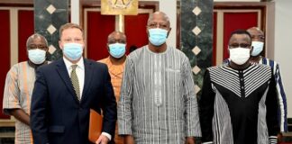 Relance de Air Burkina: Christophe DABIRE prend connaissance du plan d’affaire Relance-de-Air- Burkina- Christophe –DABIRE- prend- connaissance- du- plan- d-affaire