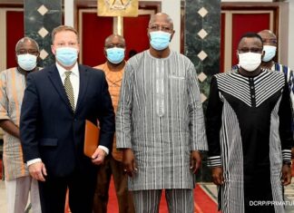 Relance de Air Burkina: Christophe DABIRE prend connaissance du plan d’affaire Relance-de-Air- Burkina- Christophe –DABIRE- prend- connaissance- du- plan- d-affaire