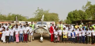 Baptême de l’air : IAMGOLD Essakane SA fait rêver les enfants dans le ciel !