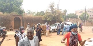 Mouvement AGIR ensemble : des militants demandent la démission du président Boubacar Diallo Mouvement –AGIR- ensemble- quand –des- militants- demandent- la- démission –du- président- Boubacar- Diallo